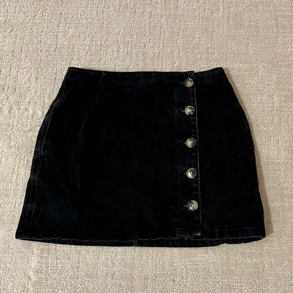 Dresses & Skirts - TOPSHOP Black Denim mini skirt. size 8
